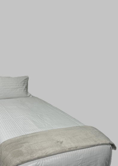 Soft and Stylish Plush Microfibre Throw Blanket